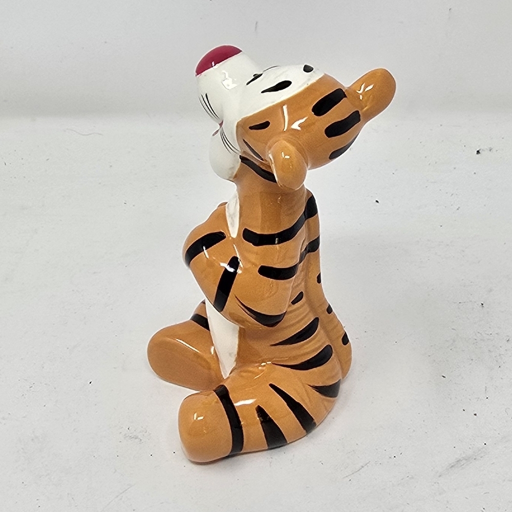 Vintage Walt Disney‎ Productions Japan ceramic Tigger figurine collectible - Picture 4 of 6